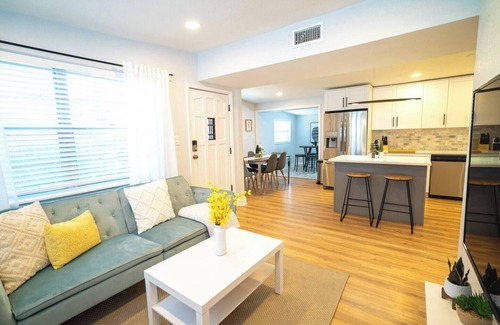 Carver City - Lincoln Gardens House | Make some memories at this unique and family-friendly place