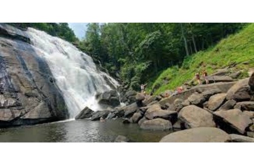 Cashiers Cabin | MAKE YOUR MARK at this cozy Sapphire cabin complete with hot tub!