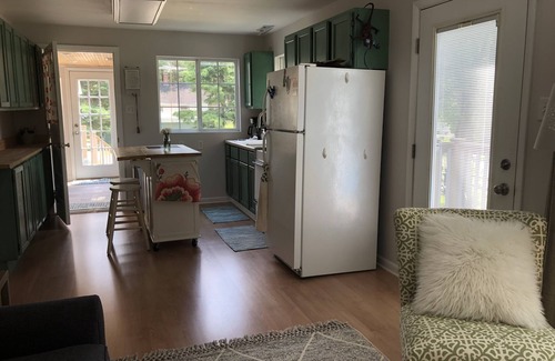 Browns Lake Cottage | Make Your Memories At Adorable Browns Lake/Cedar Park Cottage