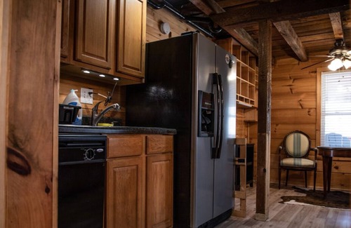 Saluda Cabin | Make Your Trip More Enjoyable! Near Green River Cove Trailhead and Melrose Falls