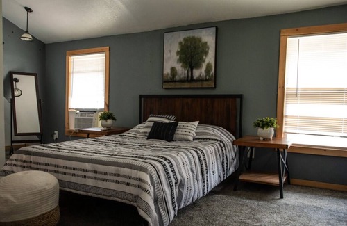 Saluda Cabin | Make Your Trip More Enjoyable! Near Green River Cove Trailhead and Melrose Falls