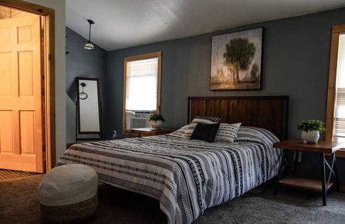 Saluda Cabin | Make Your Trip More Enjoyable! Near Green River Cove Trailhead and Melrose Falls