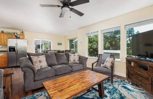 Kiwanda Shores House | Makena's Haven-4 bed, game room, hot tub, steps to beach. Dog OK.