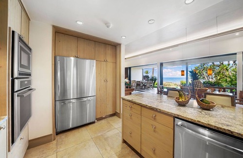 Wailea Condo | Makena Surf C-107: Premier Luxury Condo Largest 2-Bed Oceanviews Local Art