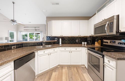 Cornelius Condo | Makin’ Memories at Lake Escape, Lake view, Pool - Lake Norman Vacation Rental