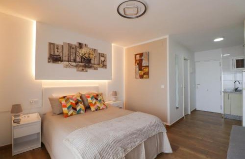 Benalmadena Costa Apartment | MALABIZ HOME Piscina terraza con vistas y playa