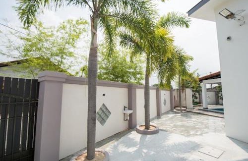 Klebang Kechil Villa | Malacca Moonlight Villa - Pool, KTV, Netflix, BBQ