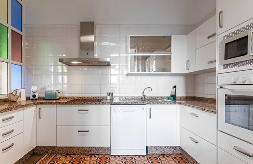 La Victoria Apartment | Malaga Center Flat Balcony Picasso Plaza Merced
