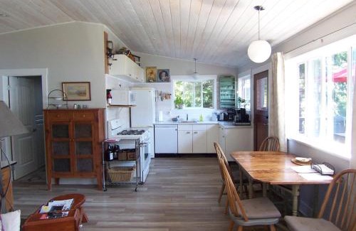Powell River House | Malaspina Strait Cottage