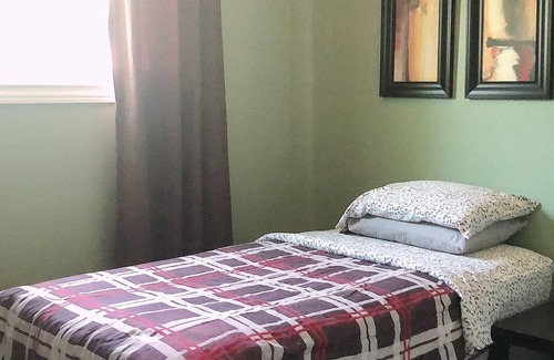 North Central Edmonton House | Male accommodation only Close to NAIT/Kingsway Mall/Downtown