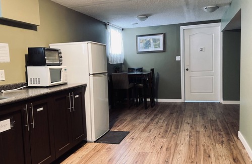 North Central Edmonton House | Male Monthly accommodation Close to NAIT/Kingsway Mail/Downtown