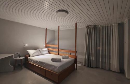 Malia House | Malia Beelight - Family & Groups