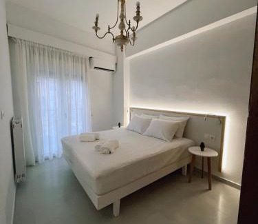 Malia House | Malia Beelight - Family & Groups