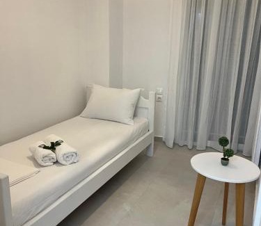 Malia House | Malia Beelight - Family & Groups