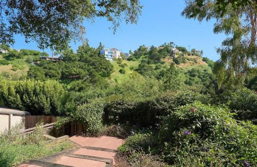 Malibu Apartment | Malibu Beach - Nature 2BR Retreat