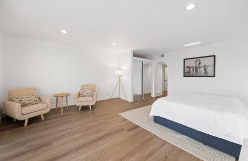 Eastern Malibu House | Malibu Beachfront Home with Rock Spa Ocean Views & Deck