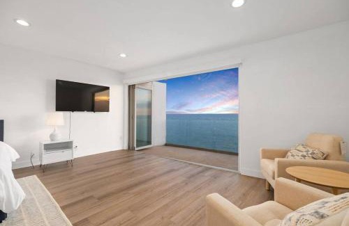 Eastern Malibu House | Malibu Beachfront Home with Rock Spa Ocean Views & Deck