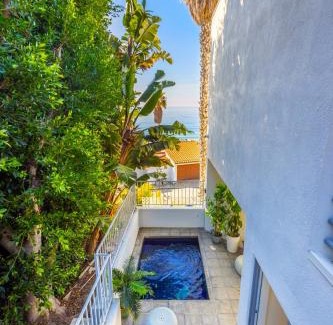Eastern Malibu House | Malibu Breeze - hot tub, ocean view, steps to beach