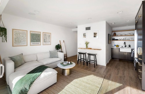 Eastern Malibu Condo | Malibu Breeze- Ocean Front Condo w/Beach Access