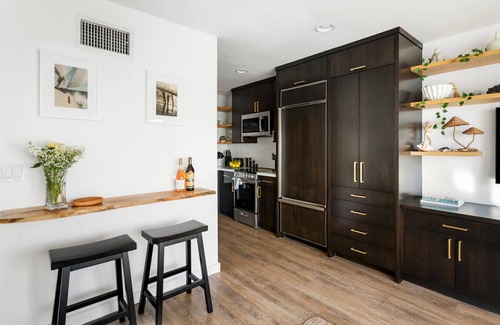 Eastern Malibu Condo | Malibu Breeze- Ocean Front Condo w/Beach Access