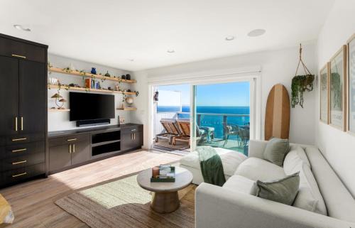 Eastern Malibu House | Malibu Breeze Ocean Front Condo with Beach Access