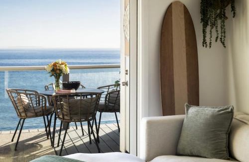 Eastern Malibu House | Malibu Breeze Ocean Front Condo with Beach Access