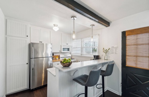 Eastern Malibu Condo | Malibu, Carbon Beach - Suite Six