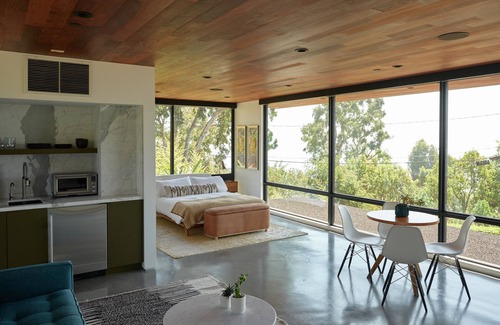 Eastern Malibu House | Malibu Mid-Century Modern Studio with Ocean Views