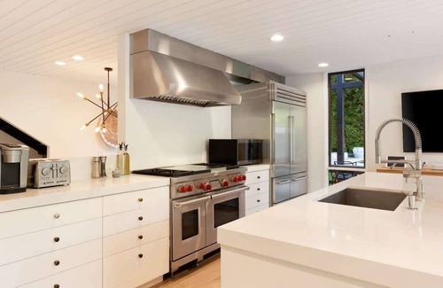 Eastern Malibu Villa | Malibu Reserve by Stay Awhile Villas