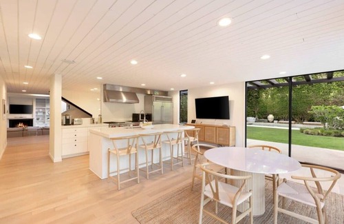 Eastern Malibu Villa | Malibu Reserve by Stay Awhile Villas