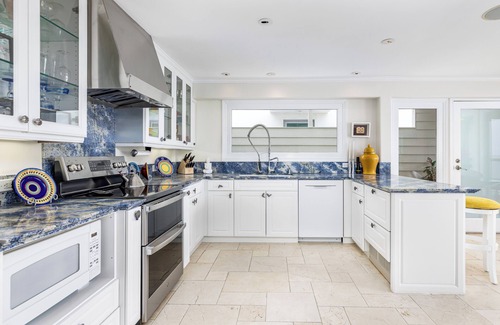 Central Malibu Condo | Malibu Retreat on the Water!