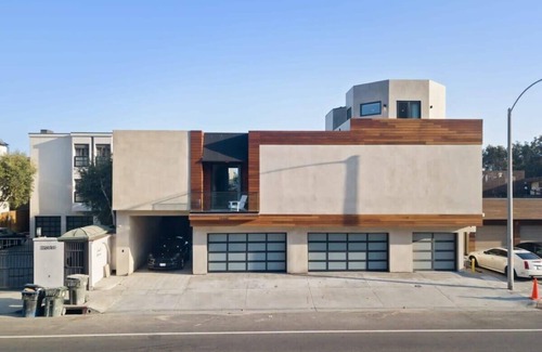 Eastern Malibu Apartment | Malibu Sand Suite #11 - Beachside Apartment Carbon