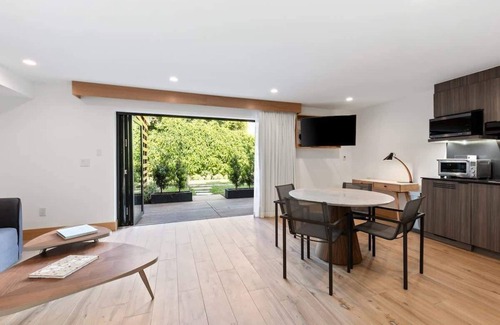 Eastern Malibu Apartment | Malibu Sand Suite #12 - Monthly Oceanside Suite