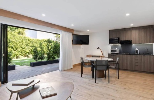 Eastern Malibu Apartment | Malibu Sand Suite #12 - Monthly Oceanside Suite