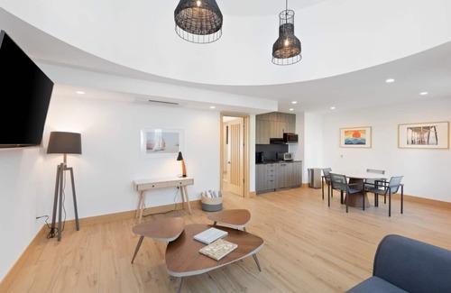 Eastern Malibu Apartment | Malibu Sand Suites #13 - Ocean-side Apt. on Carbon