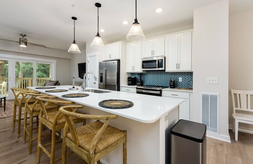 Bermuda Bay House | Malibu Sunset 2 Bedroom at Cambridge Cove With Private Hot Tub!
