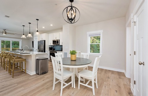 Bermuda Bay House | Malibu Sunset 2 Bedroom at Cambridge Cove With Private Hot Tub!