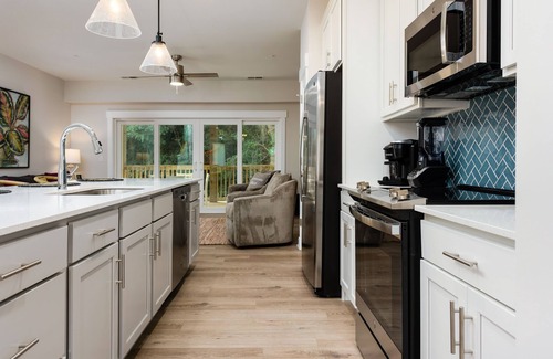 Bermuda Bay House | Malibu Sunset 2 Bedroom at Cambridge Cove With Private Hot Tub!