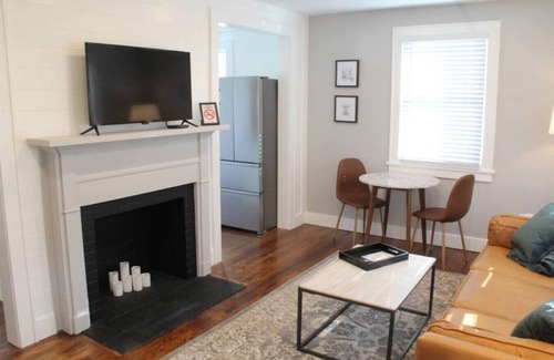 Downtown Knoxville House | Mall St · Cozy Haven In The City W/Deck <5 min to DT Knox