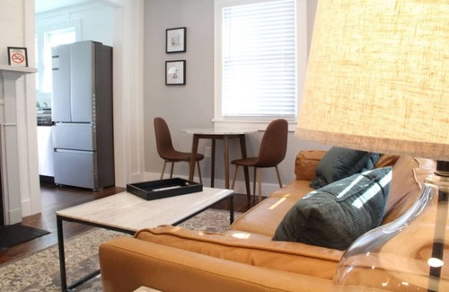 Downtown Knoxville House | Mall St · Cozy Haven In The City W/Deck <5 min to DT Knox