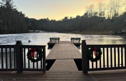 Almond House | Mallard Cove - lakeside pet friendly