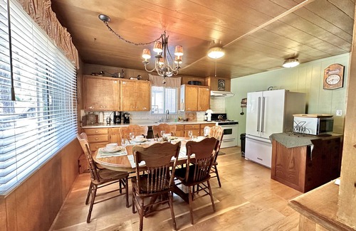 Patton Cabin | Mallard Lagoon Lake Cabin Cottage steps to Big Bear Lake! Tranquil Pet Friendly!