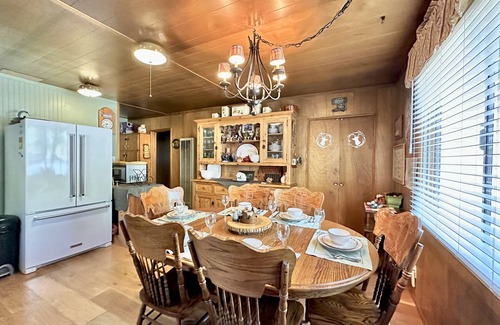 Patton Cabin | Mallard Lagoon Lake Cabin Cottage steps to Big Bear Lake! Tranquil Pet Friendly!