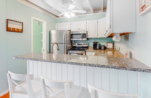 Selbyville House | Mallard lakes home in peaceful community w/shared pool, free WiFi, private W/D
