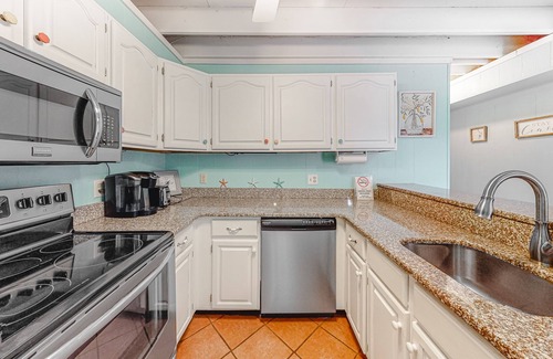Selbyville House | Mallard lakes home in peaceful community w/shared pool, free WiFi, private W/D