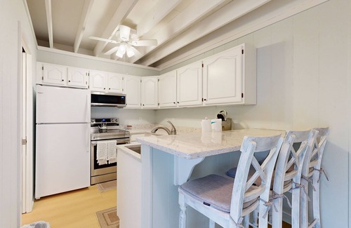 Selbyville House | Mallard Lakes townhouse in peaceful community with pool, hot tub, fishing pier
