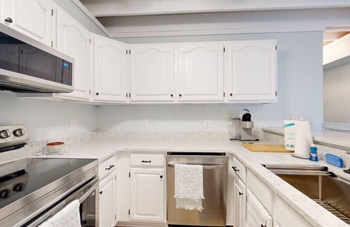 Selbyville House | Mallard Lakes townhouse in peaceful community with pool, hot tub, fishing pier