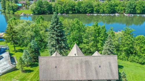 McHenry House | Mallard Landing