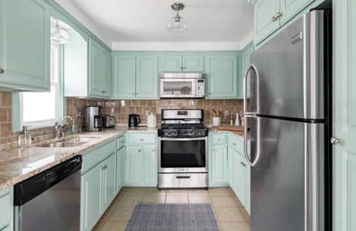 Malletts Bay House | Malletts Bay Lake Front Chalet