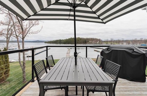 Malletts Bay House | Malletts Bay Lake Front Chalet
